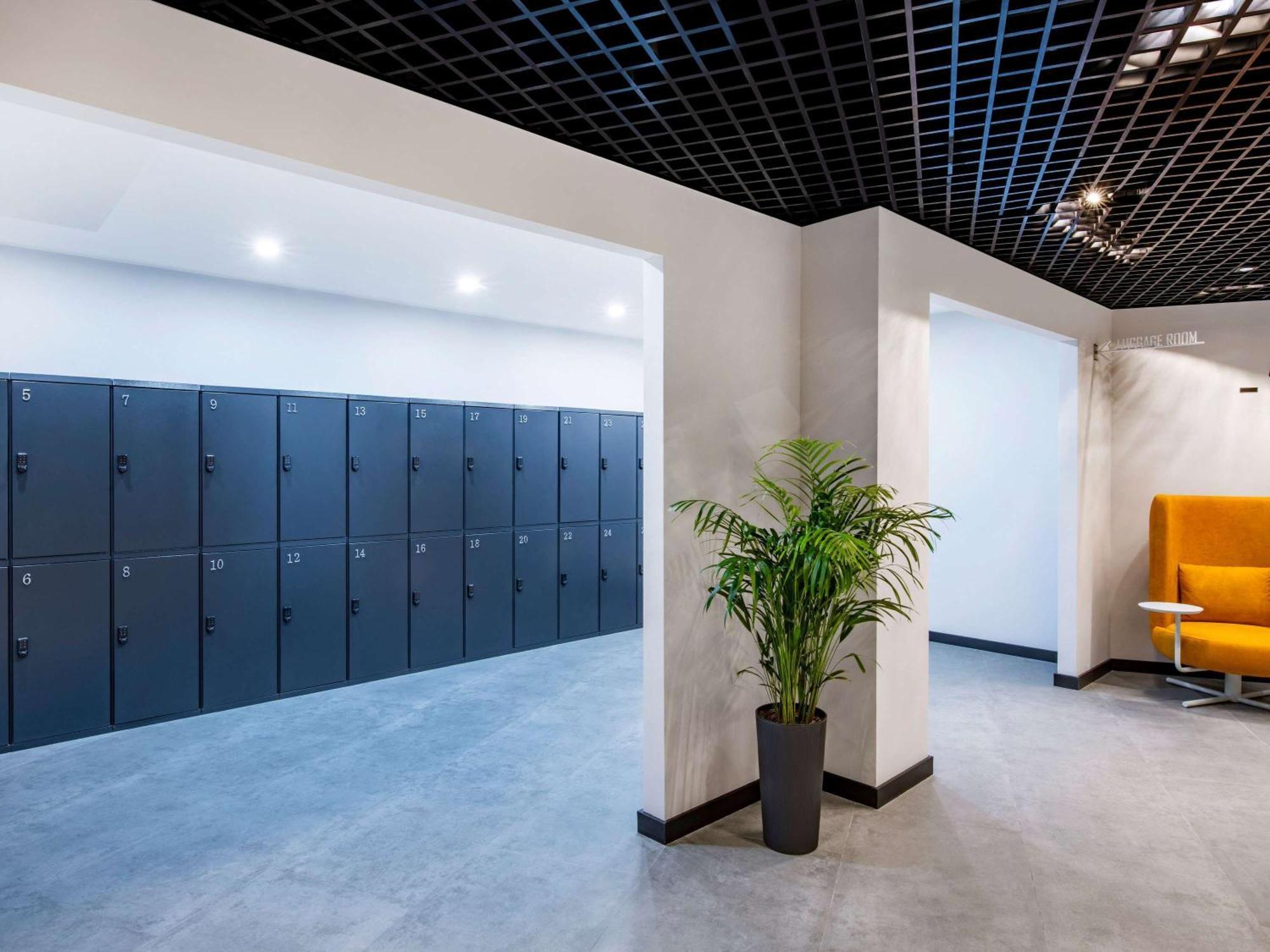 Отель Ibis Tbilisi Airport Экстерьер фото