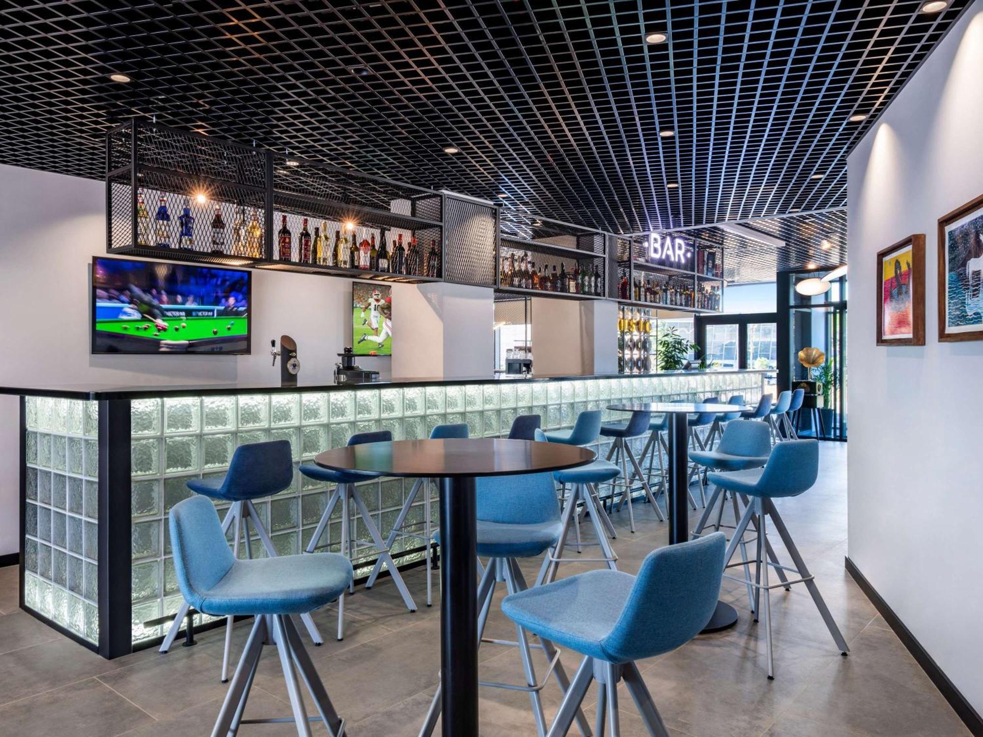 Отель Ibis Tbilisi Airport Экстерьер фото