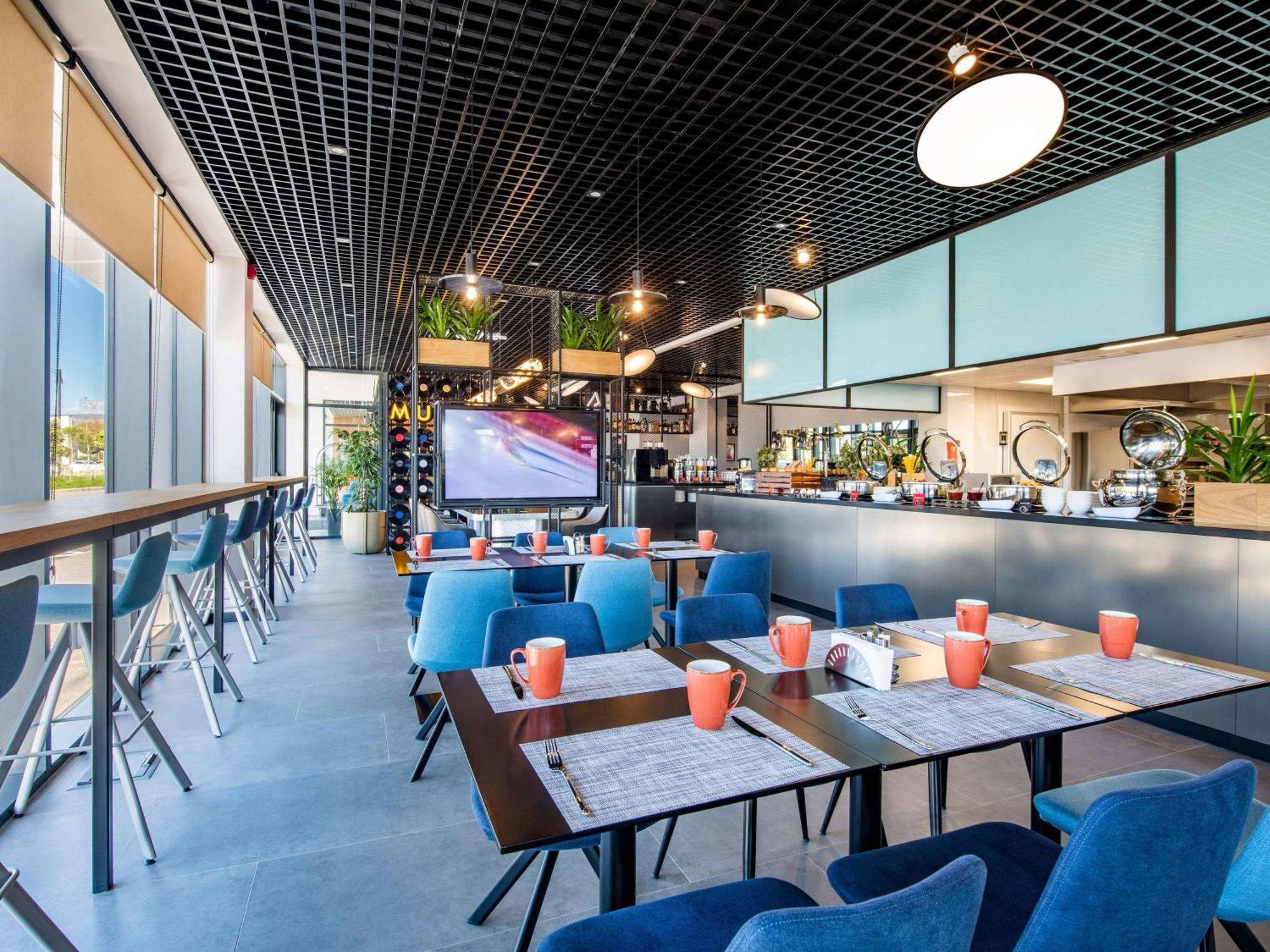 Отель Ibis Tbilisi Airport Экстерьер фото