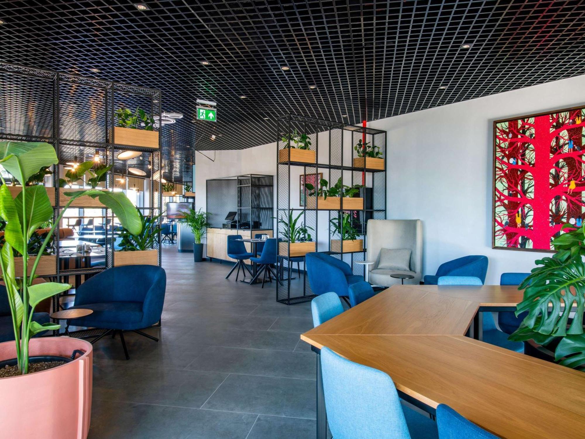 Отель Ibis Tbilisi Airport Экстерьер фото