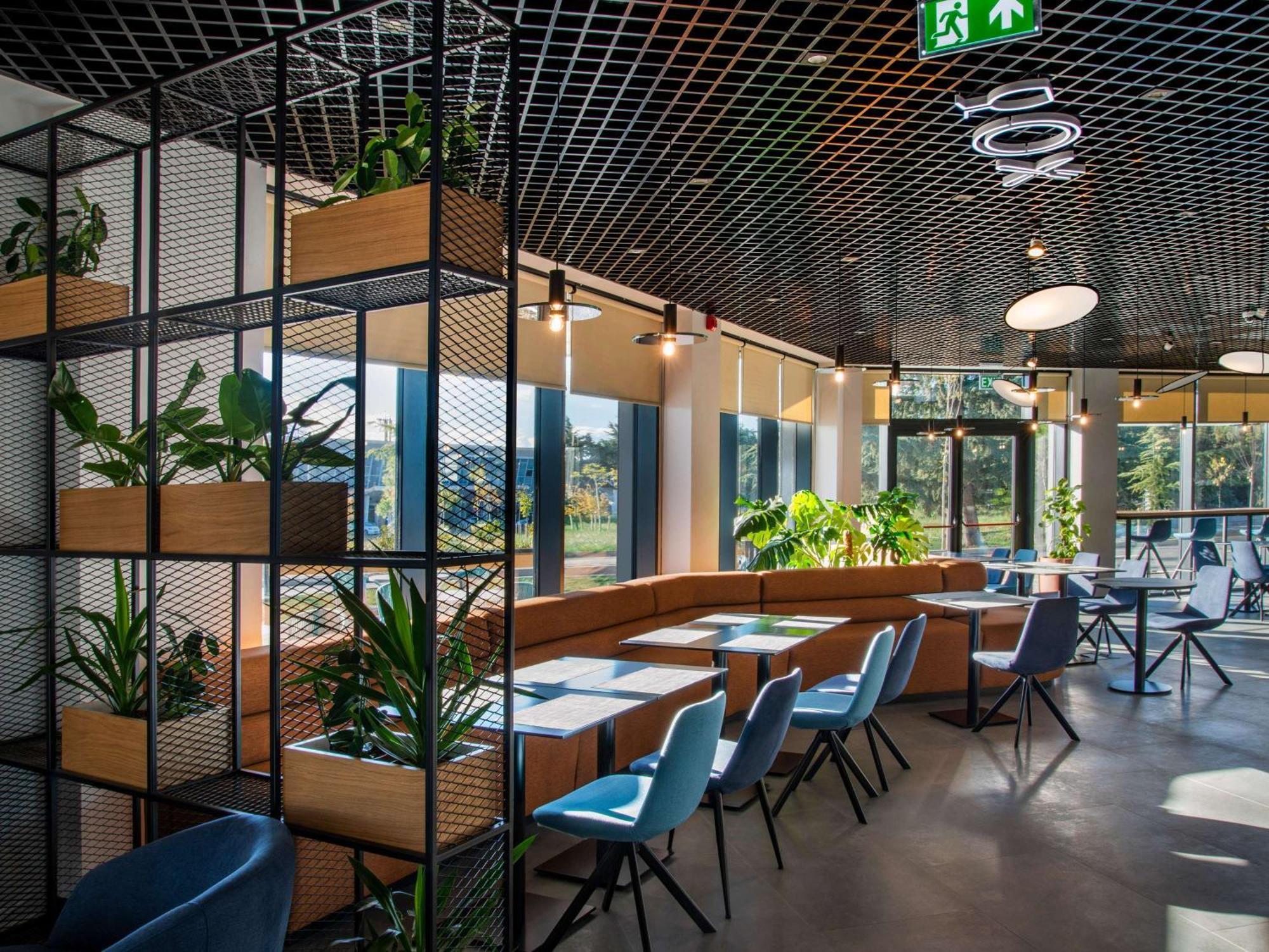 Отель Ibis Tbilisi Airport Экстерьер фото